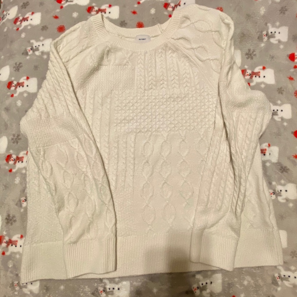 Old Navy - Knit Sweater - White 🤍🤍